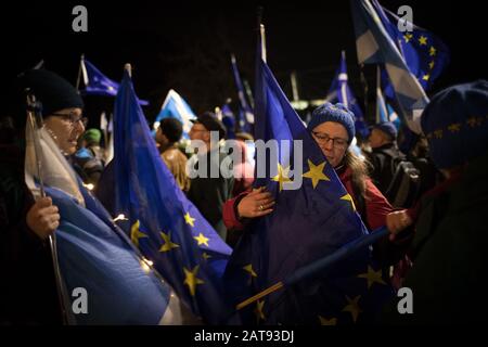 Edinburgh, Großbritannien. Januar 2020. "Die EU Ist Bereits in Verzug", die Brexit Day Protestkundgebung, außerhalb des schottischen Parlaments, die am Abend errichtet wurde, an dem Großbritannien die Europäische Union verlässt. Credit: Jeremy sutton-hibbert/Alamy Live News Stockfoto