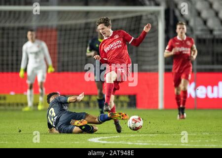 Almere, 31-01-2020, Yanmar-Stadion, Saison 2019 / 2020, Dutch Football Keuken Kampioen Divisie. (L-R) Telstar-Spieler Ilias Bronkhorst, Almere City Spieler Mees Kaandorp während des Spiels Almere City - Telstar Stockfoto