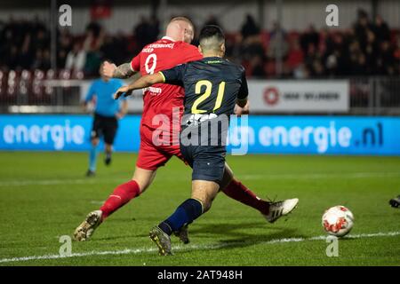 Almere, 31-01-2020, Yanmar-Stadion, Saison 2019 / 2020, Dutch Football Keuken Kampioen Divisie. (L-R) Almere City Spieler Thomas Verheydt, Telstar Spieler Anass Najah während des Spiels Almere City - Telstar Stockfoto