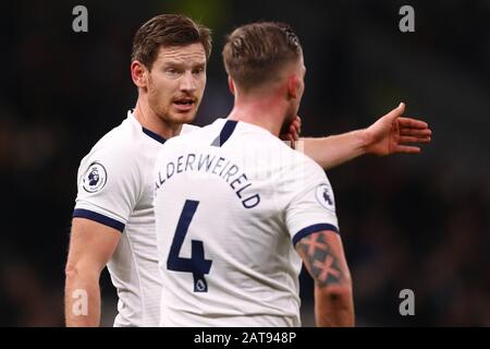 Jan Vertonghen und Toby Alderweireld von Tottenham Hotspur - Tottenham Hotspur gegen Norwich City, Premier League, Tottenham Hotspur Stadium, London, Großbritannien - 22. Januar 2019 nur redaktionelle Verwendung - es gelten die Einschränkungen für DataCo Stockfoto