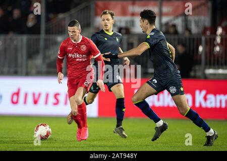 Almere, 31-01-2020, Yanmar-Stadion, Saison 2019 / 2020, Dutch Football Keuken Kampioen Divisie.(L-R) Almere City Spieler Nick Venema, Telstar-Spieler Benaissa Benamar während des Spiels Almere City - Telstar Stockfoto