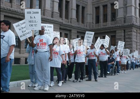 Austin, Texas: Die Mitarbeitergruppe protestiert gegen die Gesetzesvorlage für medizinische Leistungen, die von den staatlichen Gesetzgebern während der Kundgebung am Kapitol in Erwägung gezogen wird. ©Bob Daemmrich Stockfoto