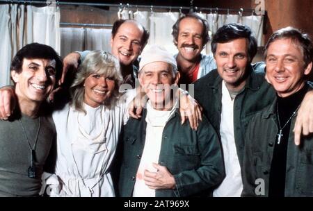 M * A * S * H CBS TV-Serie 1971-1983 im Koreakrieg mit Alan Alda Second von rechts und Loretta Swift Stockfoto