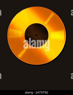 aufnehmen von Musik von Gold Disc Award isoliert auf schwarz Stockfoto