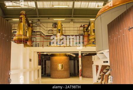 Kupfer-Stills Mit Glühbirnen, Die Die Menge der Kupferverfügbarkeit in Glengoyne Distillery, Single Malt Scotch Whisky, Erhöhen Stockfoto