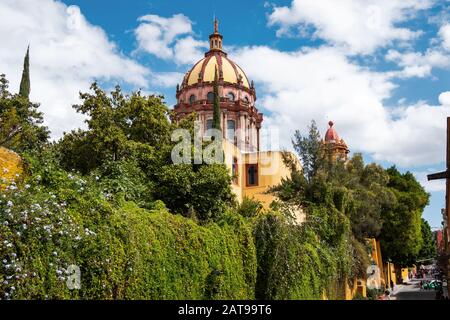 Kirche der Unbefleckten Empfängnis, auch bekannt als Las Monjas in San Miguel de Allende, Guanajuato, Mexiko. Stockfoto