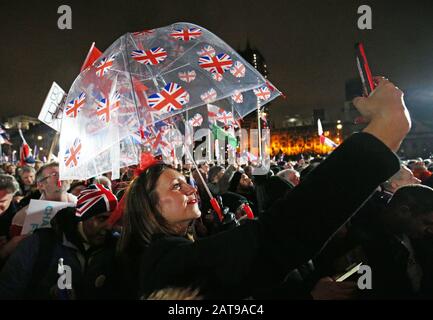 Die Brexit-Anhänger versammeln sich auf dem Parliament Square, London, als Großbritannien sich nach 47 Jahren auf den Austritt aus der Europäischen Union vorbereitet. Stockfoto