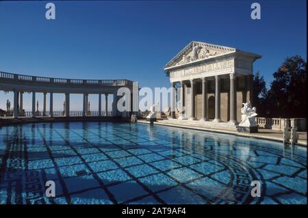 San Simeon, Kalifornien: Außenpool im Hearst Castle. ©Bob Daemmrich Stockfoto