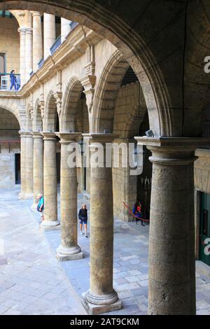 Kuba, Havanna, Palacio de los Capitanes Generales, Terrasse, Stockfoto