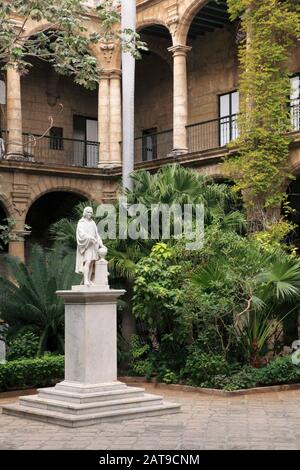 Kuba, Havanna, Palacio de los Capitanes Generales, Terrasse, Kolumbus-Statue, Stockfoto