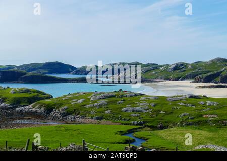 Sonnenuntergang Blick über Oldshoremore Strand, Bucht mi Sandstrand im Norden von Schottland Stockfoto