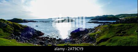 Sonnenuntergang Blick über Oldshoremore Strand, Bucht mi Sandstrand im Norden von Schottland Stockfoto