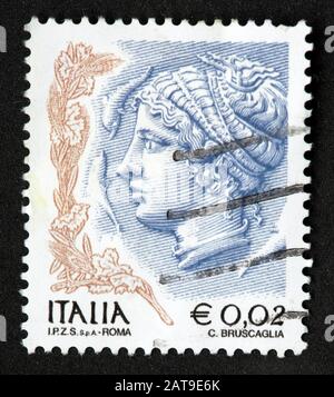 Italienische Briefmarke, poste Italia verwendet und Stempel aufgefeilt, Stockfoto