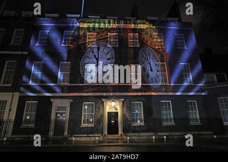 Ein Bild von Big Ben projizierte auf die 10 Downing Street, London, nachdem das Vereinigte Königreich die Europäische Union am Freitag verlassen hatte und 47 Jahre enge und manchmal unbequeme Beziehungen nach Brüssel beendete. Stockfoto