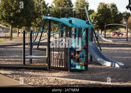 Australischer Spielplatz, auf dem keine Kinder während der Corona-Virus-Pandemie COVID-19 spielen Stockfoto