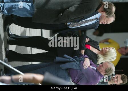 Amanda Redman, Dennis Waterman, Die Dreharbeiten zu "NEW TRICKS" Soho London (Bild©Jack Ludlam) Stockfoto