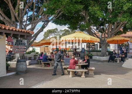 Seaport Village, Einkaufs- und Restaurantkomplex am Wasser neben der San Diego Bay im Stadtzentrum von San Diego, berühmter Touristenattraktion. Kalifornien. USA. . Juli 2019 Stockfoto