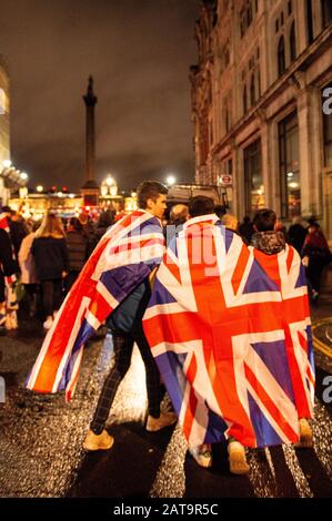 Central London, London, Großbritannien. Januar 2020. Brexit-Anhänger feiern den Trafalgar Square am Abend, an dem Großbritannien die Europäische Union offiziell verlassen hat. Credit: Ernesto rogata/Alamy Live News Stockfoto