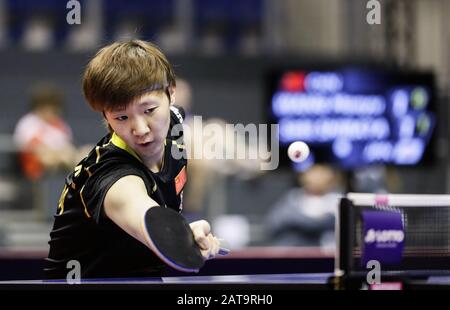 Magdeburg, Deutschland. Januar 2020. Wang Manyu aus China gibt den Ball während der Dameneinzelrunde des 16. Matches gegen Shibata Saki aus Japan bei den ITTF World Tour Platinum German Open 2020 in Magdeburg am 31. Januar 2020 zurück. Credit: Zhang Ping/Xinhua/Alamy Live News Stockfoto