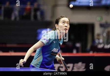 Magdeburg, Deutschland. Januar 2020. Ishikawa Kasumi aus Japan dient während der Dameneinzelrunde des 16. Spiels gegen Sun Yingsha aus China bei den ITTF World Tour Platinum German Open 2020 in Magdeburg am 31. Januar 2020. Credit: Zhang Ping/Xinhua/Alamy Live News Stockfoto