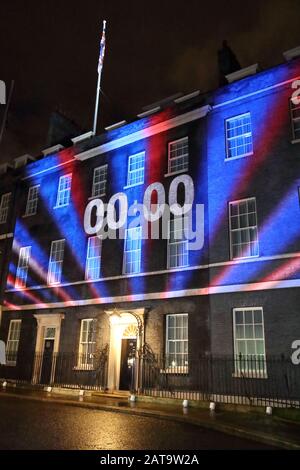 London, Großbritannien. Januar 2020. Downing Street wird in dem Moment beleuchtet, in dem Brexit passierte. Credit: Uwe Deffner/Alamy Live News Stockfoto