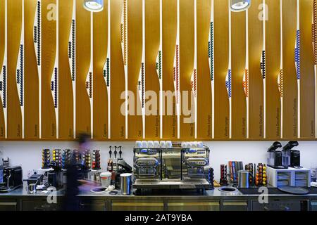 TORONTO, KANADA-29 Mar 2019 - Blick auf eine Anzeige der bunten Einzeldosis von Nespresso Kaffeekapseln. Stockfoto