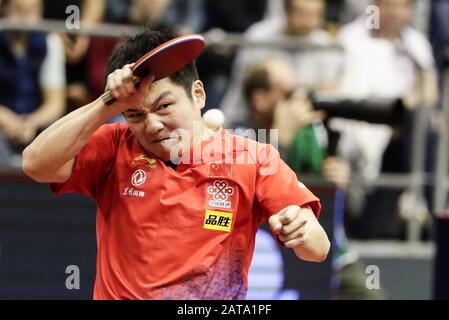 Magdeburg, Deutschland. Januar 2020. Fan Zhendong aus China gibt den Ball beim 16-Match-Einzel der Herren gegen Timo Boll aus Deutschland bei den ITTF World Tour Platinum German Open 2020 in der 3. Runde am 31. Januar 2020 in Magdeburg zurück. Credit: Zhang Ping/Xinhua/Alamy Live News Stockfoto