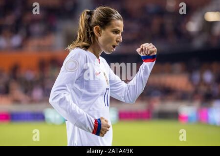 Houston, TX, USA. Januar 2020. Der US-Amerikaner Tobin Heath (17) feiert ihr Ziel während der 2. Hälfte eines CONCACAF Olympic Qualifying Soccer Matches zwischen Panama und den Vereinigten Staaten von Amerika im BBVA Stadium in Houston, TX. Die Vereinigten Staaten gewannen 8 bis 0.Trask Smith/CSM/Alamy Live News Stockfoto