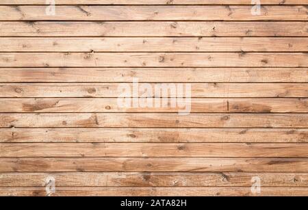 Holzwand aus Kiefernholzbohlen, flache Fotostruktur im Hintergrund