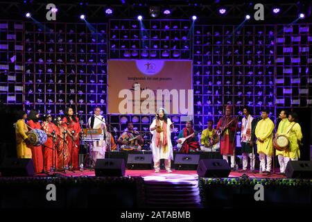 Kolkata, Indien. Januar 2020. "Bouls of Bengal" aus Indien, das auf dem 'Sur Jahan', dem 'World Peace Music Festival 2020', auftritt, das von einer privaten Organisation organisiert wurde. (Foto von Biswarup Ganguly/Pacific Press) Credit: Pacific Press Agency/Alamy Live News Stockfoto
