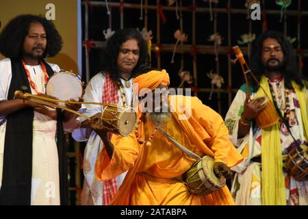 Kolkata, Indien. Januar 2020. "Bouls of Bengal" aus Indien, das auf dem 'Sur Jahan', dem 'World Peace Music Festival 2020', auftritt, das von einer privaten Organisation organisiert wurde. (Foto von Biswarup Ganguly/Pacific Press) Credit: Pacific Press Agency/Alamy Live News Stockfoto