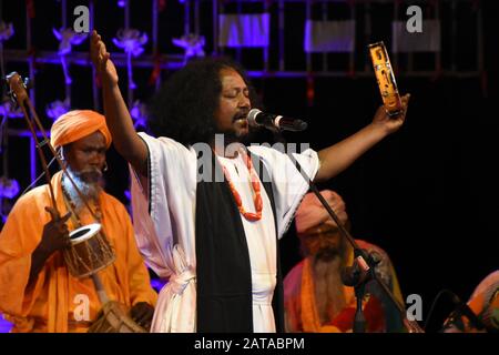 Kolkata, Indien. Januar 2020. "Bouls of Bengal" aus Indien, das auf dem 'Sur Jahan', dem 'World Peace Music Festival 2020', auftritt, das von einer privaten Organisation organisiert wurde. (Foto von Biswarup Ganguly/Pacific Press) Credit: Pacific Press Agency/Alamy Live News Stockfoto