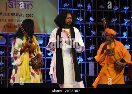 Kolkata, Indien. Januar 2020. "Bouls of Bengal" aus Indien, das auf dem 'Sur Jahan', dem 'World Peace Music Festival 2020', auftritt, das von einer privaten Organisation organisiert wurde. (Foto von Biswarup Ganguly/Pacific Press) Credit: Pacific Press Agency/Alamy Live News Stockfoto