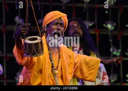 Kolkata, Indien. Januar 2020. "Bouls of Bengal" aus Indien, das auf dem 'Sur Jahan', dem 'World Peace Music Festival 2020', auftritt, das von einer privaten Organisation organisiert wurde. (Foto von Biswarup Ganguly/Pacific Press) Credit: Pacific Press Agency/Alamy Live News Stockfoto