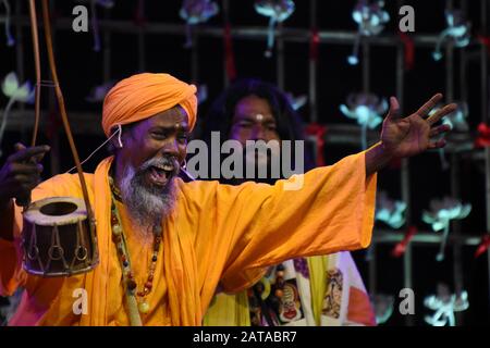 Kolkata, Indien. Januar 2020. "Bouls of Bengal" aus Indien, das auf dem 'Sur Jahan', dem 'World Peace Music Festival 2020', auftritt, das von einer privaten Organisation organisiert wurde. (Foto von Biswarup Ganguly/Pacific Press) Credit: Pacific Press Agency/Alamy Live News Stockfoto