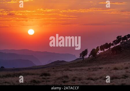 Sonnenuntergang in der herrlichen Berglandschaft des Simien-Gebirgs-Nationalparks, Äthiopien Stockfoto