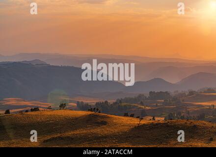 Sonnenuntergang in der herrlichen Berglandschaft des Simien-Gebirgs-Nationalparks, Äthiopien Stockfoto