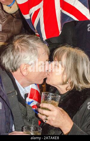 Am Brexit Day versammeln sich die Befürworter Von "Pro Brexit Leave" in Westminster, während sich Großbritannien auf den Austritt aus der Europäischen Union am 31. Januar 2020 in London, England, Großbritannien vorbereitet. Stockfoto