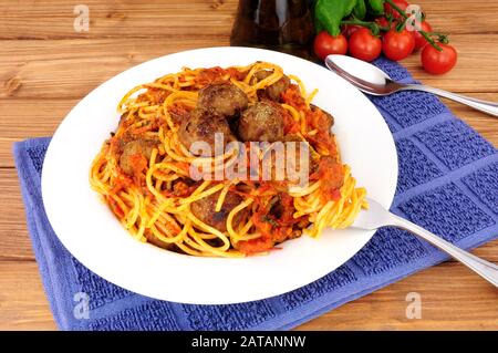 Spaghetti und Fleischbällchen mit Tomatensauce Mahlzeit Stockfoto