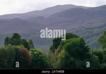 Glen Strathrarar mit den Gipfeln Sgurr a Choire Ghlais und Sgurr na Rhuaidhe in den schottischen Highlands von Inverness-shire Scotland UK Stockfoto