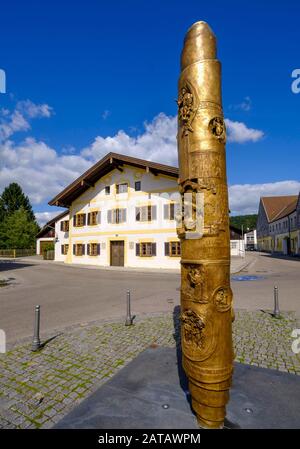 Geburtsstätte von Papst Benedikt XVI. Und Benedict Column, Marktl am Inn, Oberbayern, Bayern, Deutschland Stockfoto