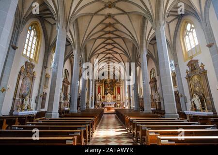 Innenansicht, Langhaus, Stiftskirche St. Philipp und Jakob, Altoetting, Oberbayern, Bayern, Deutschland Stockfoto