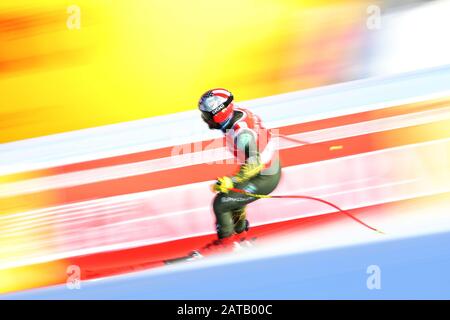 Garmisch-Partenkirchen, Deutschland. Februar 2020. Travis Ganong von den USA fährt beim Audi Fis-Ski-Weltcup Abfahrtsrennen am 01. Februar 2020 in Garmisch-Partenkirchen den Kurs hinunter. Kredit: European Sports Photographic Agency/Alamy Live News Stockfoto