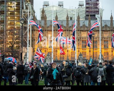 Am 31. Januar 2020 versammeln sich die Menschen auf dem Parliament Square in London, England Stockfoto