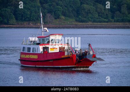 Cromarty FIRTH, SCHOTTLAND, Großbritannien - 23. August 2017 - Die Autofähre Cromarty - Nigg, die zwei Fahrzeuge und Passagiere von der Black Isle nach Nigg befördert Stockfoto