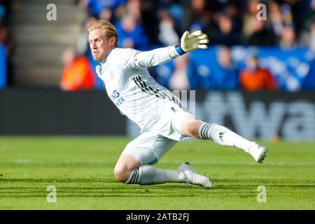 Leicester, Großbritannien. Februar 2020. Februar 2020; King Power Stadium, Leicester, Midlands, England; English Premier League Football, Leicester City gegen Chelsea; Kasper Schmeichel von Leicester City macht sich groß, um einen Schuss von Chelsea Credit zu blockieren: Action Plus Sports Images/Alamy Live News Stockfoto