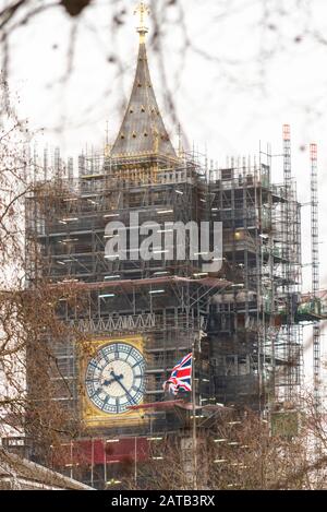 Big Ben, Elizabeth Tower, am Brexit Day, 31. Januar 2020, in London, Großbritannien, mit Gerüsten bedeckt. Uhr Gesicht. Anschlussbuchse Stockfoto