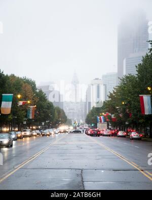 PHILADELPHIA. Pennsylvania - 3. Oktober 2019: Nebel und Regen schaffen einen ruhigen Arbeitstag in der Innenstadt von Philadelphia Stockfoto