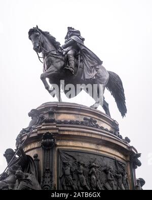 PHILADELPHIA. Pennsylvania - 3. Oktober 2019: Nebel und Regen schaffen einen ruhigen Arbeitstag in der Innenstadt von Philadelphia Stockfoto