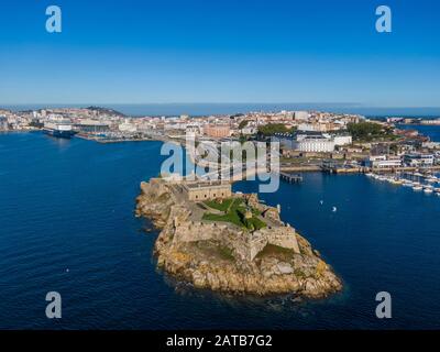 Luftaufnahme von A Coruna und Schloss von San Anton in Galicien Stockfoto